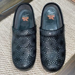 DANSKO CLOGS